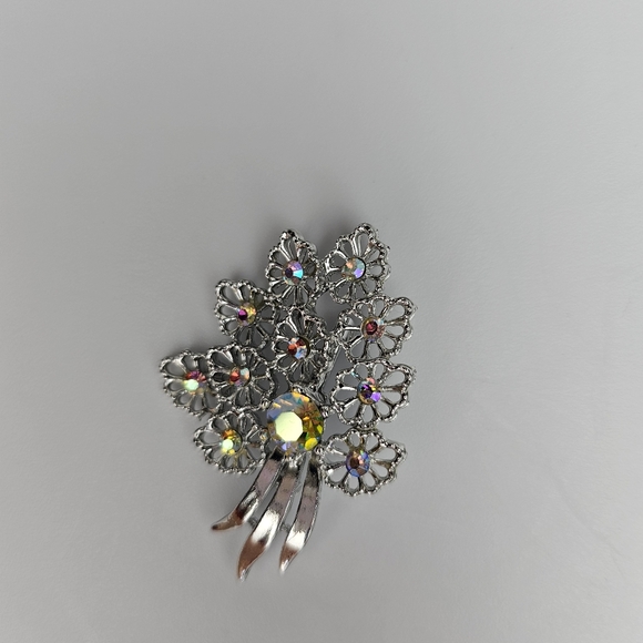 Vintage Costume Silver Tone Aurora Borealis Rhinestone Bridal Brooch - Picture 9 of 9